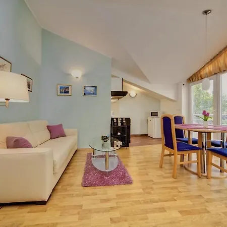 Big Blue - One-bedroom With Balcony And Side Sea View *