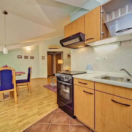 Big Blue - One-bedroom With Balcony And Side Sea View *