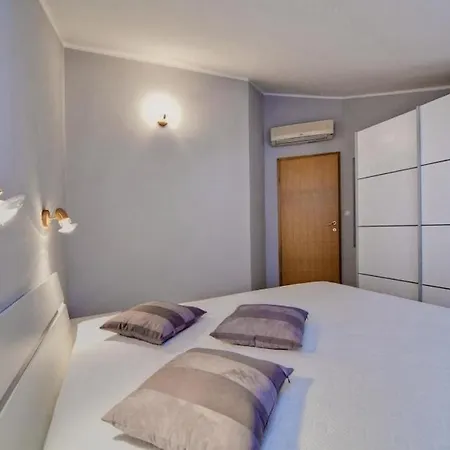 Big Blue - One-bedroom With Balcony And Side Sea View Apartman