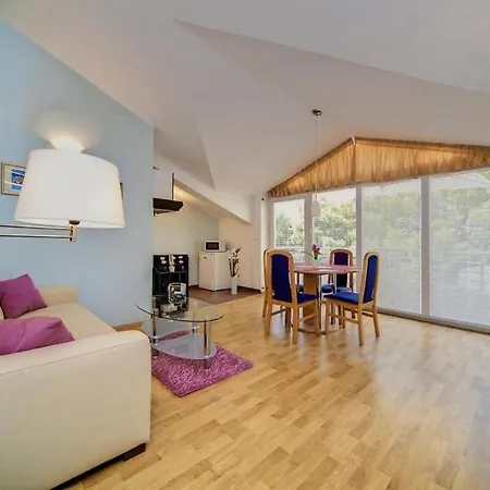 Big Blue - One-bedroom With Balcony And Side Sea View
